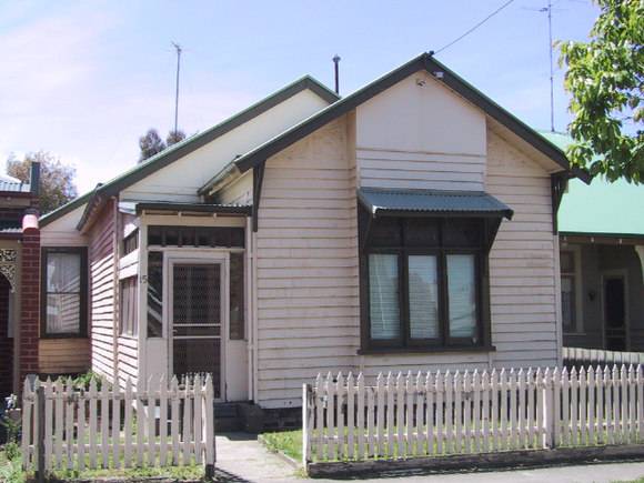 15 Ascot Street South