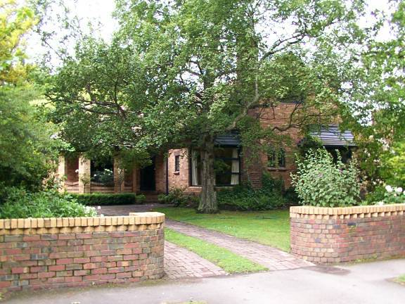 9 Russell Street