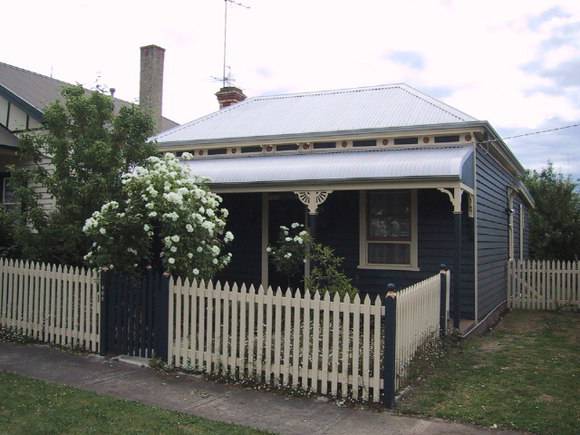 405 Drummond Street South