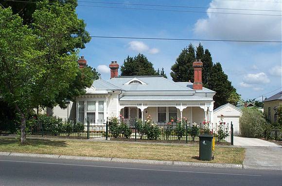 811 Lydiard Street North