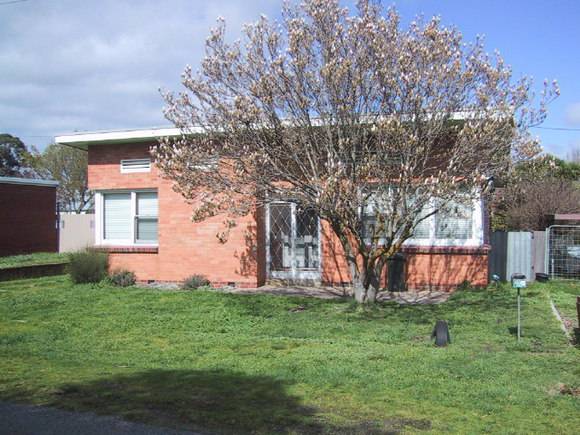 7 Nicholls Avenue