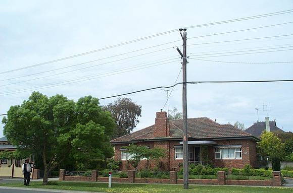 702 Doveton Street North