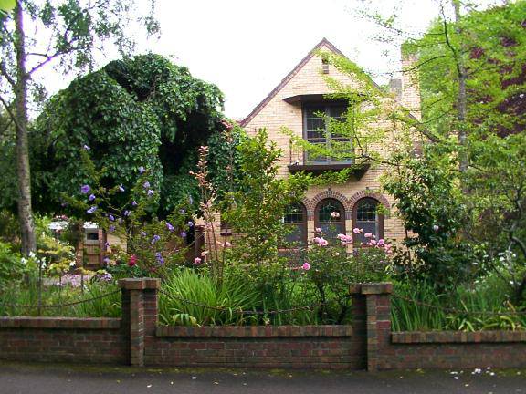 5 Russell Street