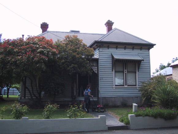 211 Talbot Street South