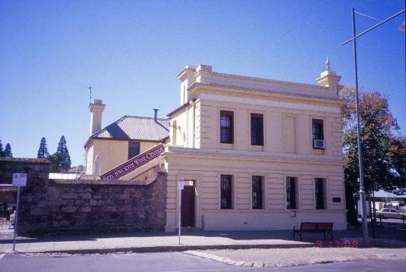 h00349 former westpac now bank of melbourne ford street beechworth camp st facade she project 2003