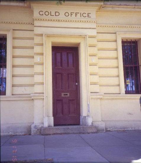 h00349 former westpac now bank of melbourne ford street beechworth gold office door she project 2003