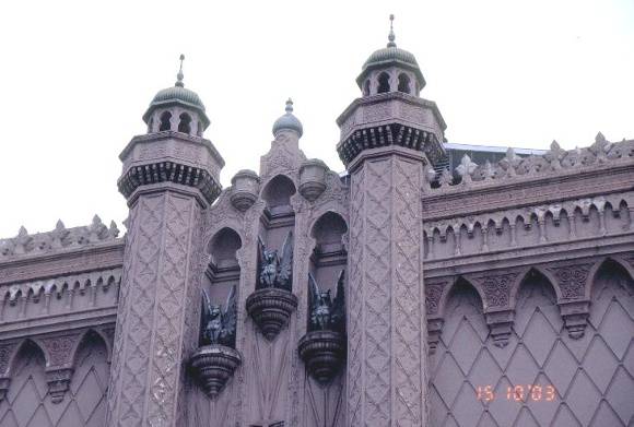 h00438 forum theatre flinders street melbourne flinders street statues she project 2003