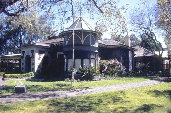 h00375 1 glencairn craigrossie avenue and wattle grove coburg front east she project 2003