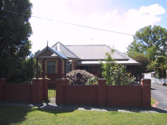 407 Talbot Street South