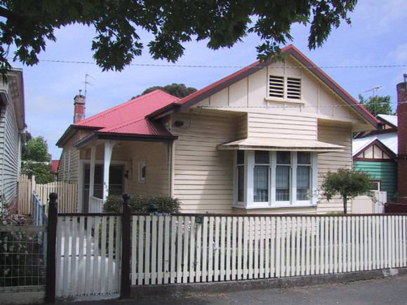 504 Drummond Street South