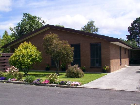 4 White Avenue