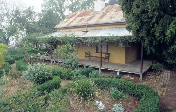 h00384 gulf station melba hwy yarraglen house north east she project 2003