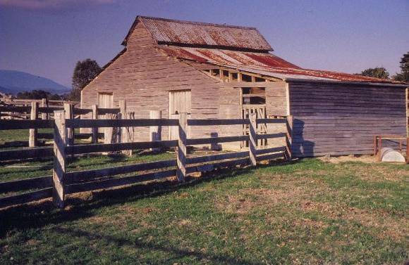 h00384 gulf station melba hwy yarraglen shearing shed west wall she project 2003