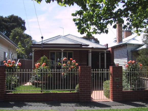 313 Ascot Street South