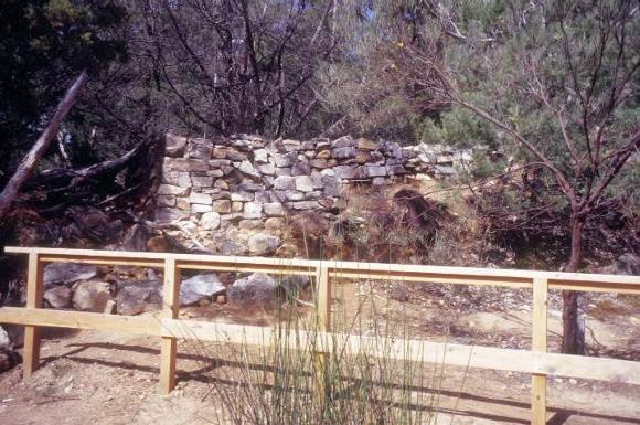 h01556 heatherlie quarry grampians national park halls gapp dry stone wall she project 2004