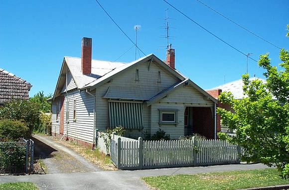 308 Armstrong Street North