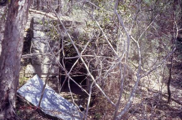 h01556 heatherlie quarry grampians national park halls gapp stone powder magazine she project 2004