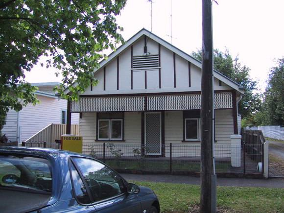 203 Talbot Street South
