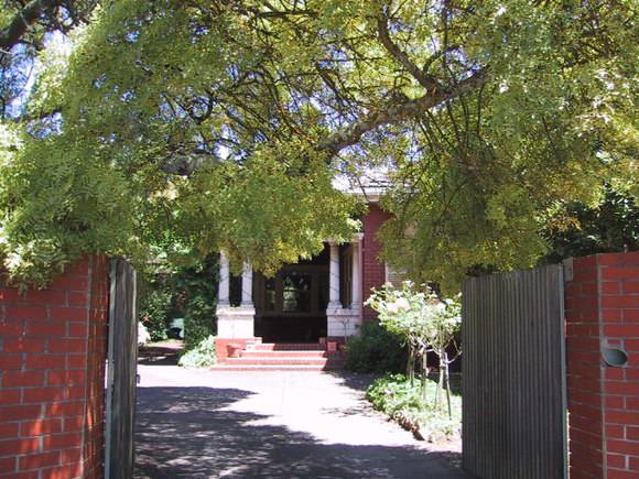 18 Raglan Street South