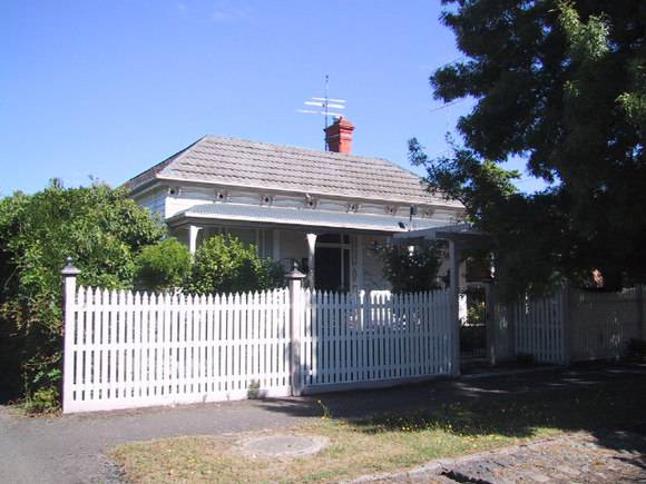 214 Raglan Street South