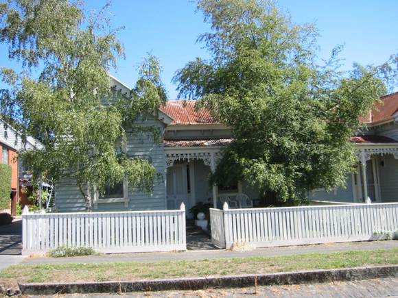 10 Seymour Crescent