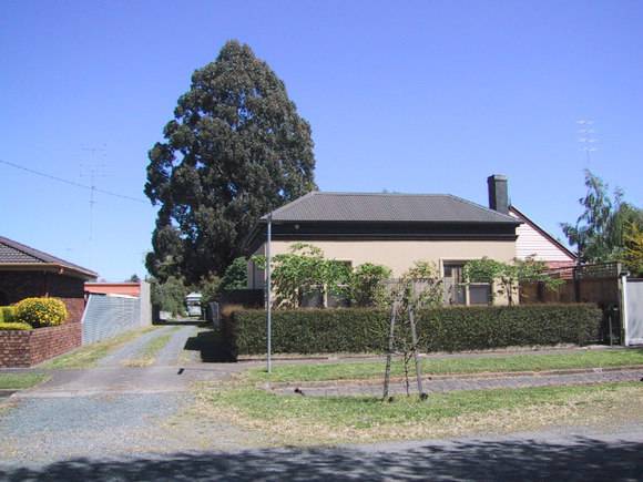 504 Talbot Street South