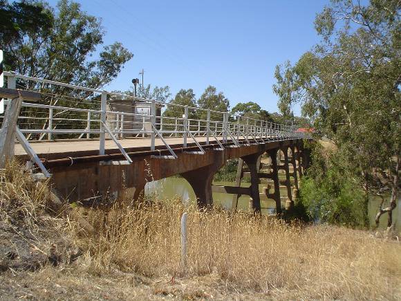 h01986 1 janevale bridge over loddon river laanecoorie deck she project 2004