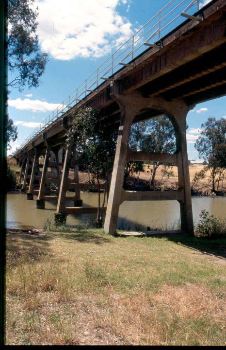 h01986 janevale bridge from sw jan02