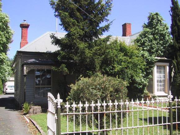 122 Drummond Street South