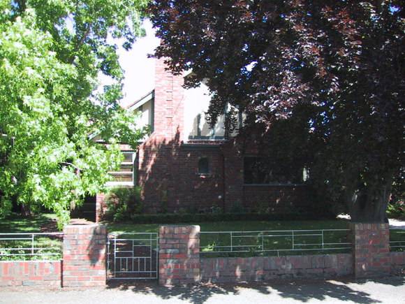 212 Drummond Street South
