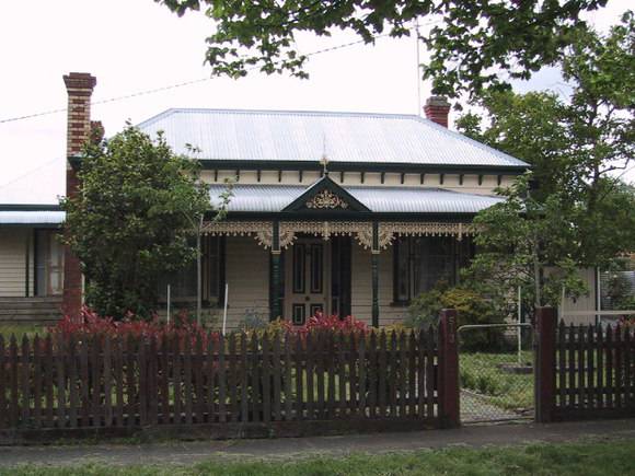 513 Ascot Street South