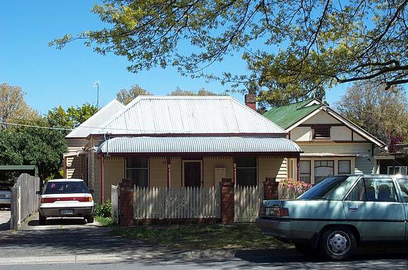 605 Doveton Street North
