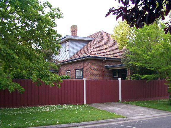1418 Sturt Street