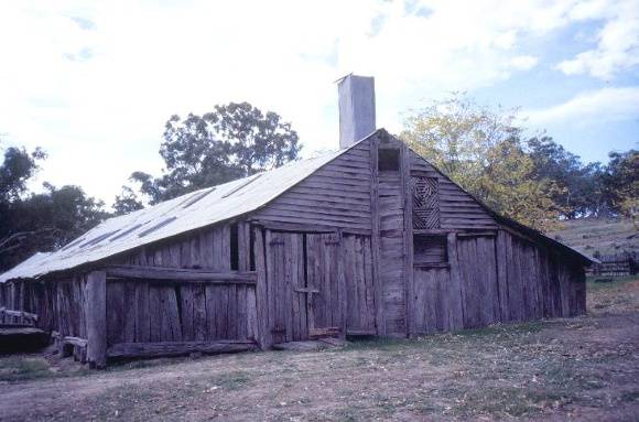 h00307 kout norien estate harrow clear lake rd harrow woolshed entrance she project 2003
