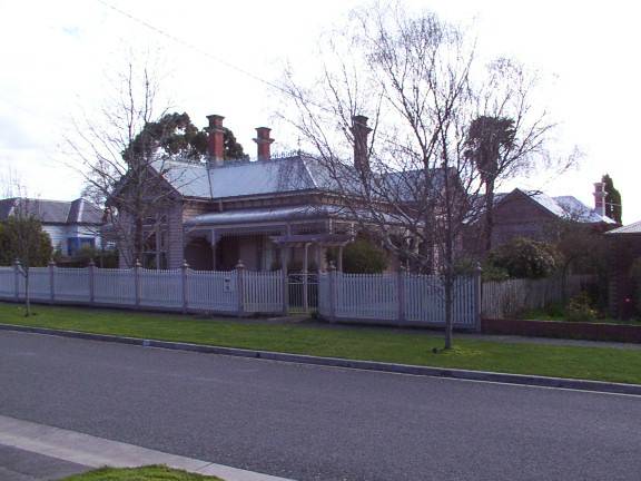 10 Peake Street