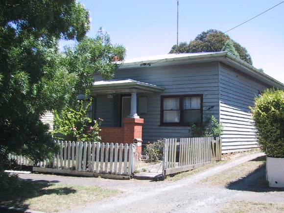 412 Raglan Street South
