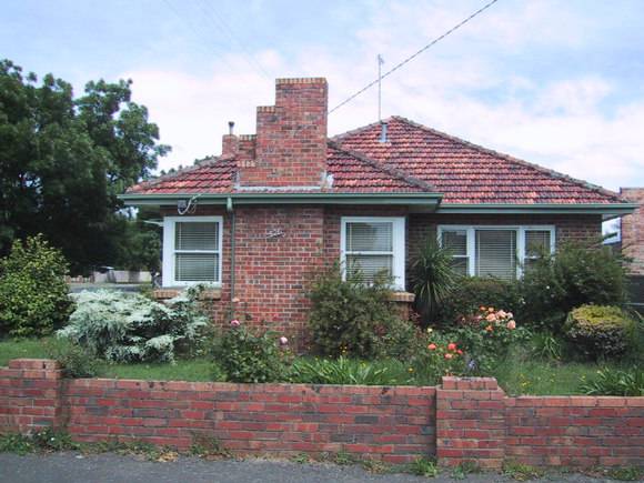 426 Drummond Street South