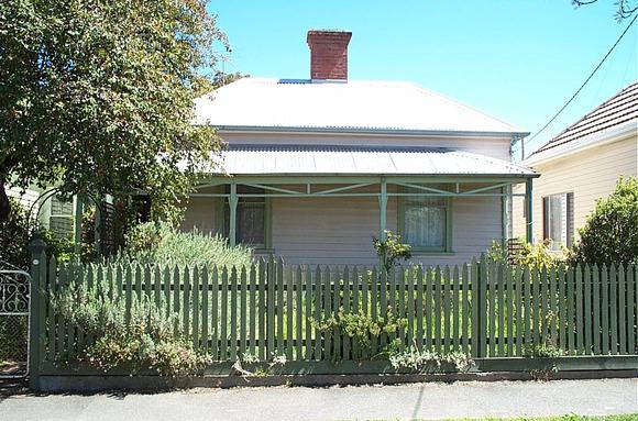 507 Doveton Street North