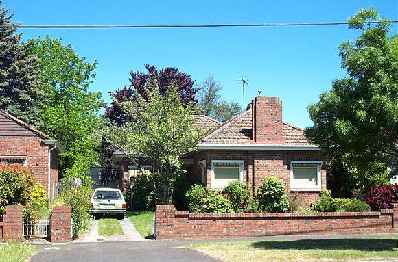 611 Lydiard Street North