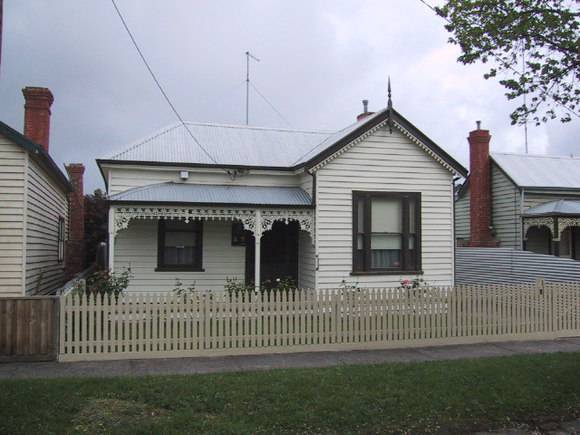 516 Ascot Street South