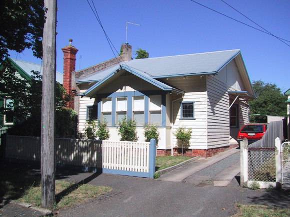 232 Raglan Street South