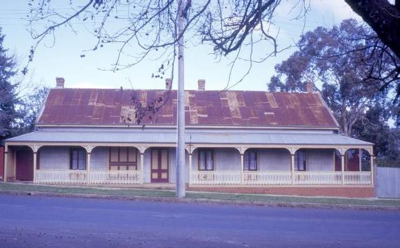 h00350 1 london tavern camp street beechworth front 