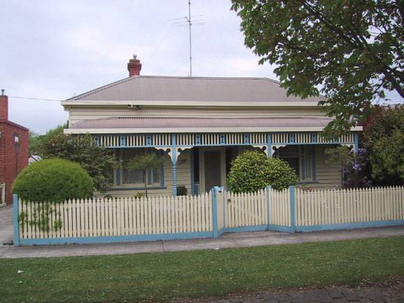 212 Talbot Street South