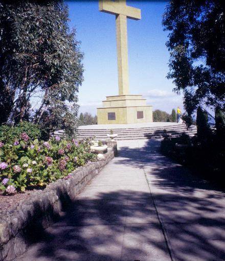 h01027 1 macedon cross cameron drive mt macedon approach she project 2003