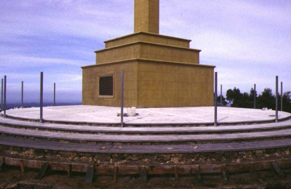 h01027 cameron memorial cross cameron drive mount macedon cross base