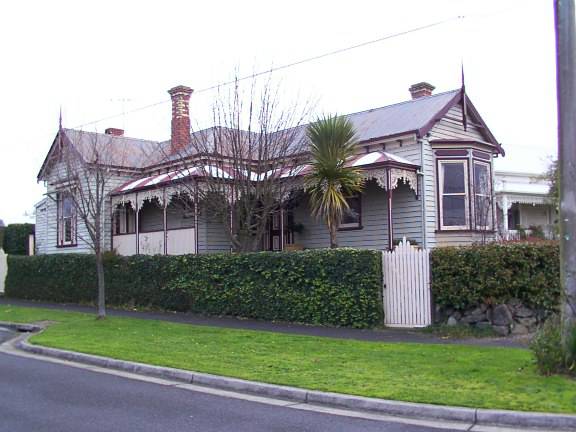 52 Peel Street South