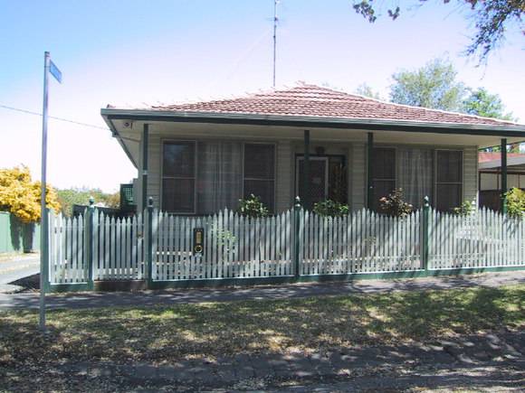 304 Talbot Street South