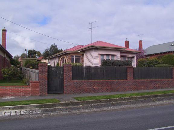 525 Humffray Street South