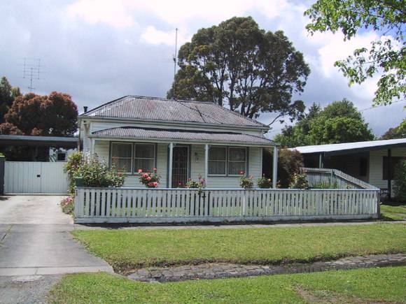 603 Ascot Street South