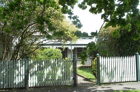 515 Armstrong Street North